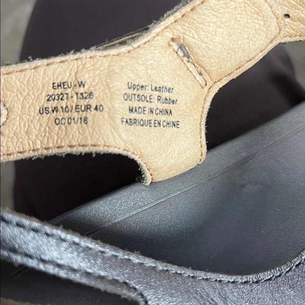 🌸🌸 OLUKAI SANDALS 🌸🌸 - Picture 7 of 7